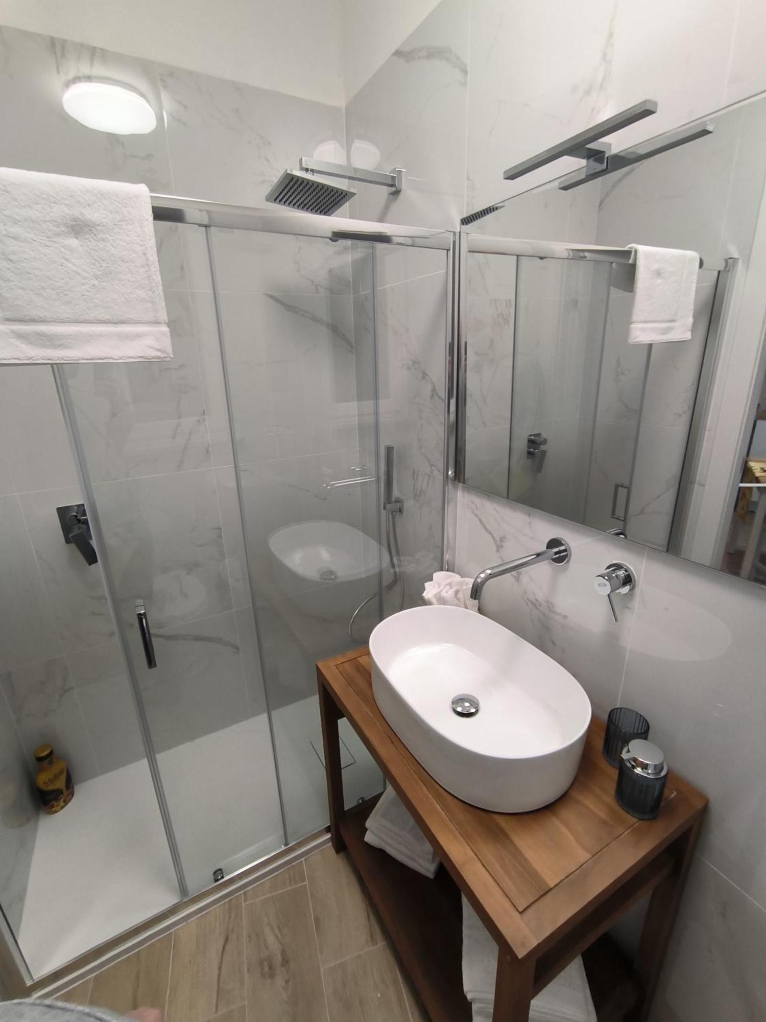 Casa Del Giglio - City Center Apartment ปาแลร์โม ภายนอก รูปภาพ